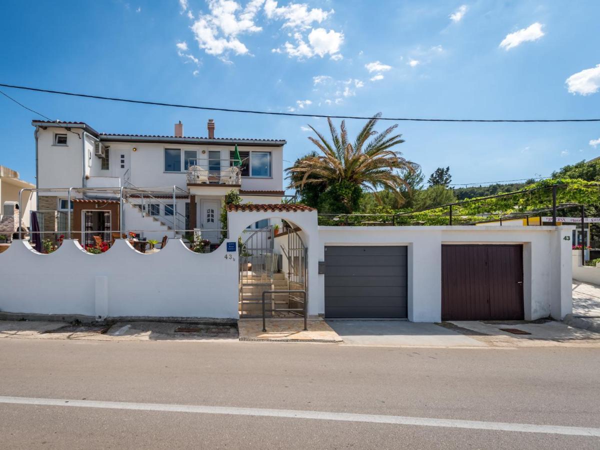 Spacious Apartment In Arbanija With Terrace トロギール エクステリア 写真