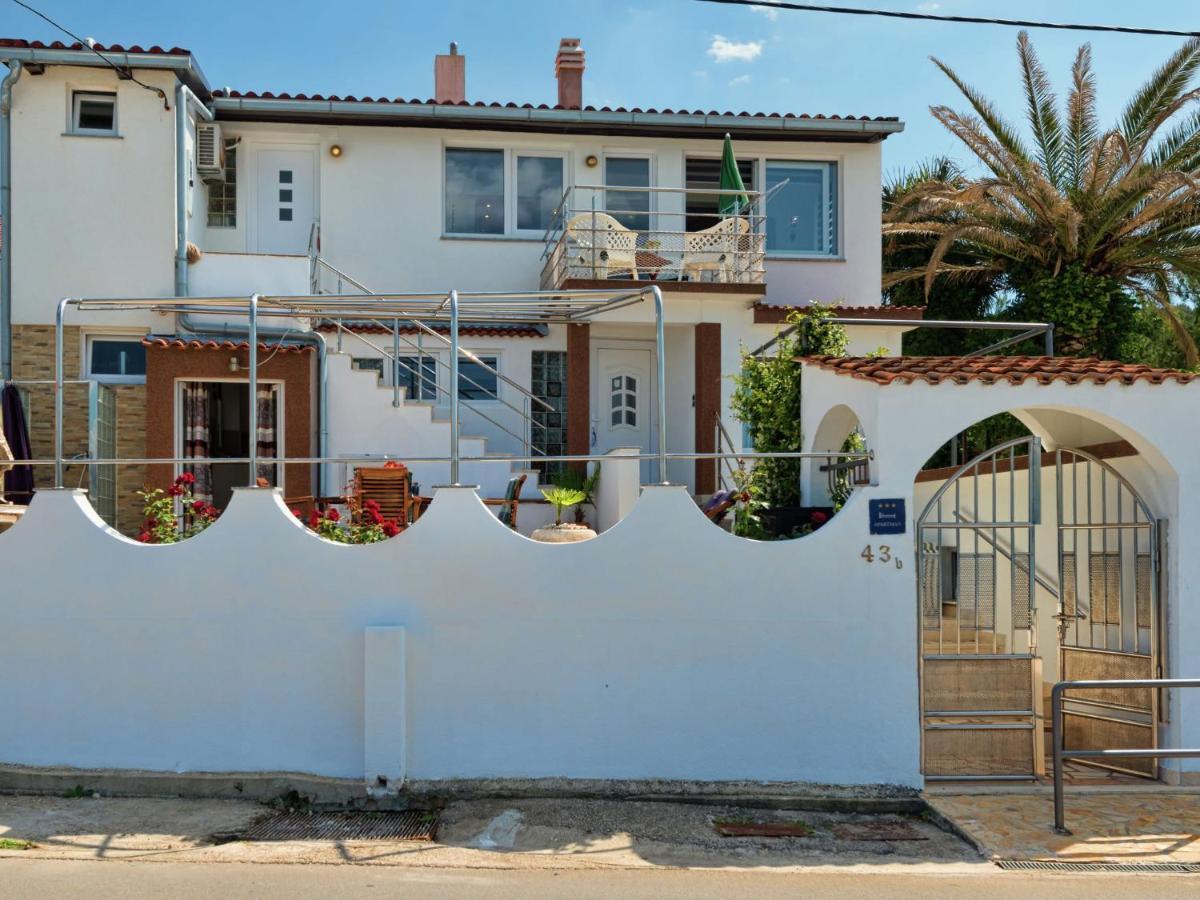 Spacious Apartment In Arbanija With Terrace トロギール エクステリア 写真