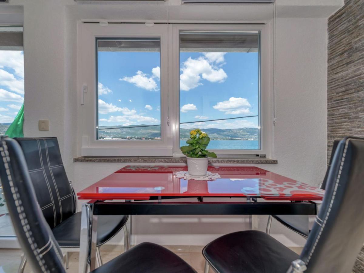 Spacious Apartment In Arbanija With Terrace トロギール エクステリア 写真