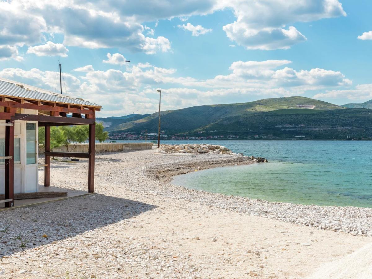 Spacious Apartment In Arbanija With Terrace トロギール エクステリア 写真