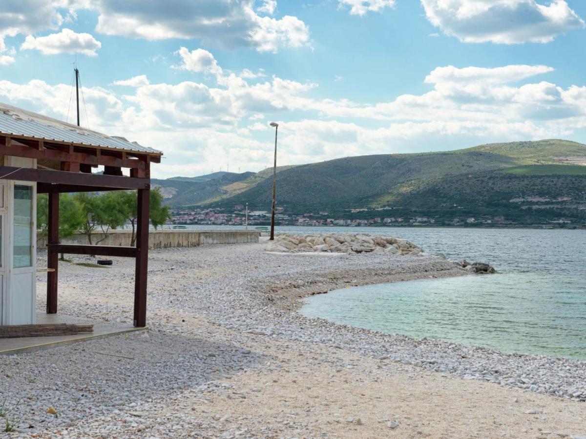 Spacious Apartment In Arbanija With Terrace トロギール エクステリア 写真